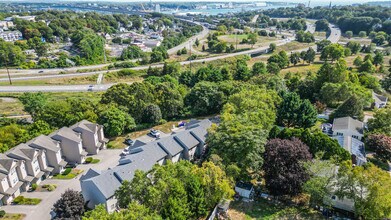 19 Hawthorne Dr in New London, CT - Building Photo - Building Photo