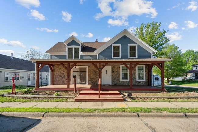 property at 400 Prairie St