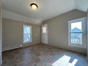 598 Rose Ave E in St. Paul, MN - Building Photo - Building Photo