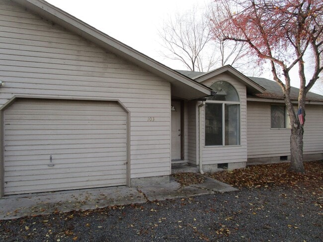 property at 103 NW Ivy St