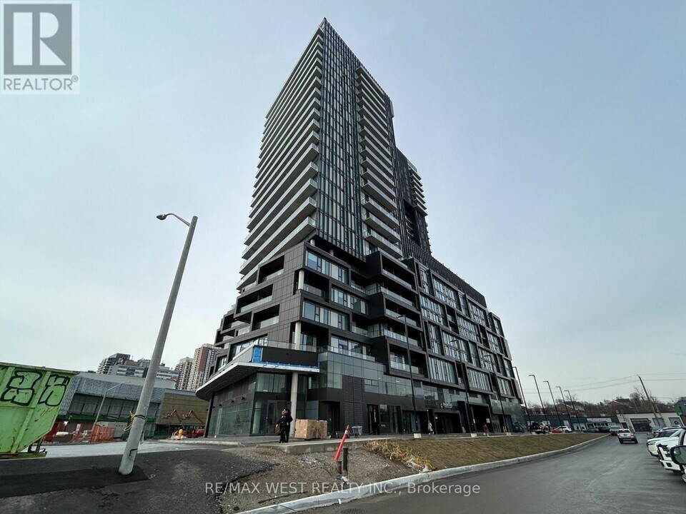 10 Graphophone Grv in Toronto, ON - Building Photo