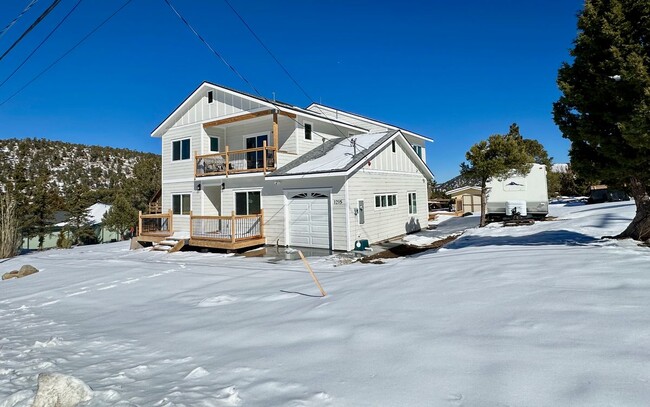 1215 Valley View Dr in Big Bear, CA - Foto de edificio - Building Photo