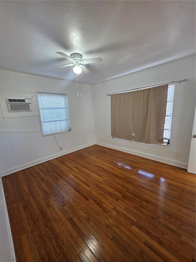 8024 Harding Ave in Miami Beach, FL - Building Photo - Building Photo