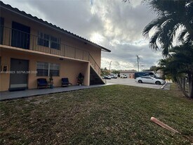 460 Eldron Dr in Miami Springs, FL - Building Photo