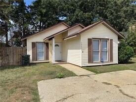 7069 Candlewood Dr in Fayetteville, NC - Building Photo