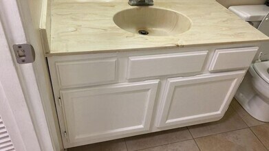 2516 S 19th St, Unit 208 in Fort Pierce, FL - Building Photo - Building Photo