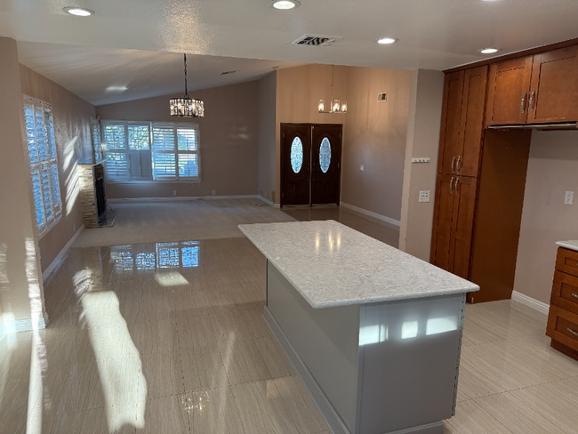 14732 Brierwood Dr in Chino Hills, CA - Foto de edificio - Building Photo