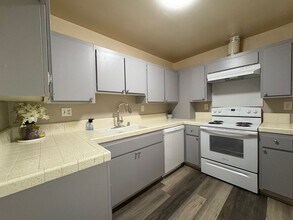2706 Voorhees Ave in Redondo Beach, CA - Building Photo - Building Photo