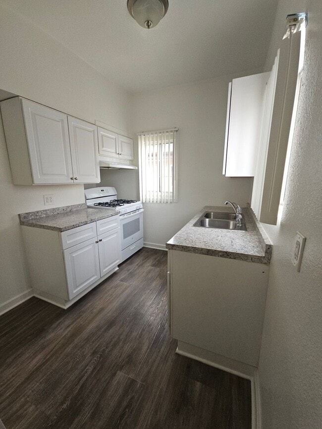 property at 828 S Glendale Ave