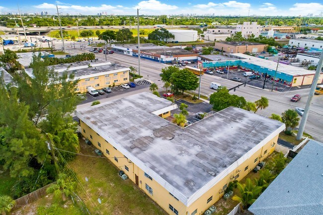 1007 W Prospect Rd in Fort Lauderdale, FL - Foto de edificio - Building Photo
