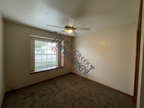 1913 Del Monte Ct in Tulare, CA - Building Photo - Building Photo