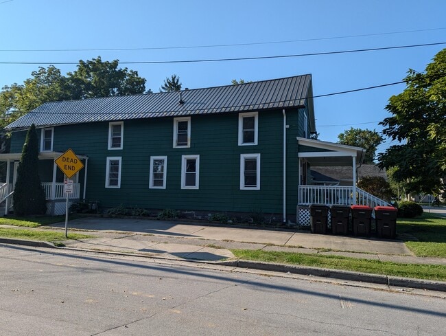 130 Aurora St, Unit Upper Apartment in Lancaster, NY - Building Photo - Building Photo