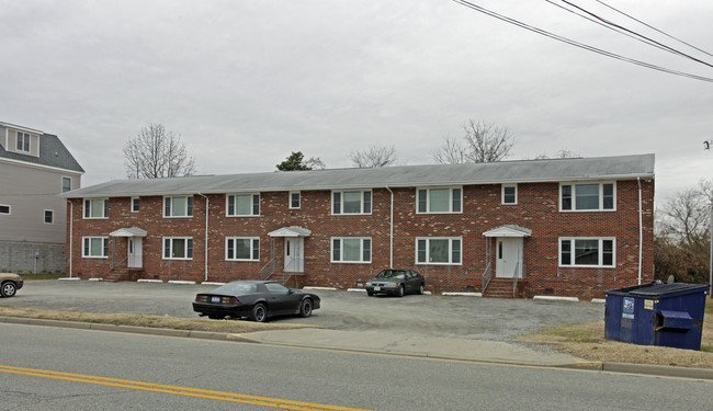 Dixon Bayview Apartments III in Hampton, VA - Foto de edificio - Building Photo