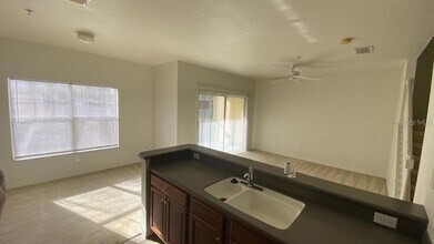 2532 Grand Central Pkwy, Unit 3 in Orlando, FL - Building Photo - Building Photo