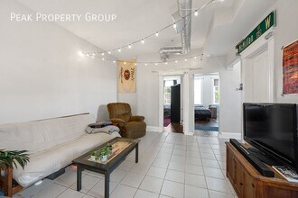 60 W McMillan St in Cincinnati, OH - Foto de edificio - Building Photo