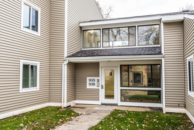 Brewster Mews in Amherst, NY - Foto de edificio - Building Photo