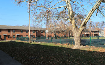 Stanley Rowe Towers and Townhomes in Cincinnati, OH - Building Photo - Building Photo