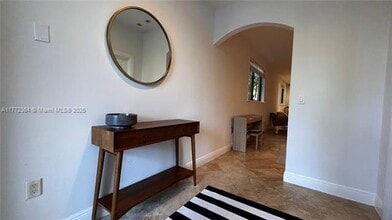 3777 SW 28th St in Miami, FL - Building Photo - Building Photo