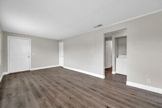 7009 S Mascotte St in Tampa, FL - Building Photo - Building Photo