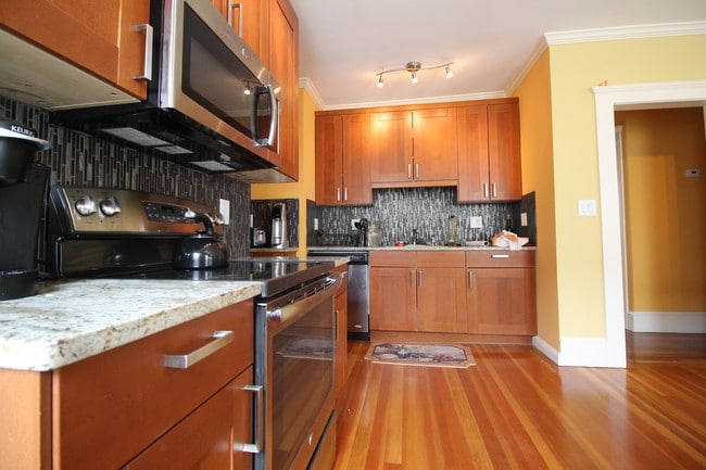 136 Summer St, Unit 2