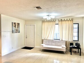 9100 NW 35th Pl in Sunrise, FL - Building Photo - Building Photo