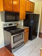 445 Almond Dr in Lodi, CA - Foto de edificio - Building Photo