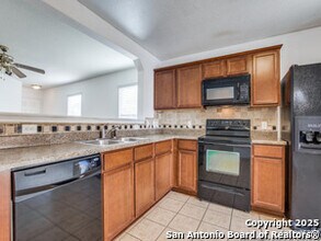 9007 Oakwood Garden in San Antonio, TX - Building Photo - Building Photo