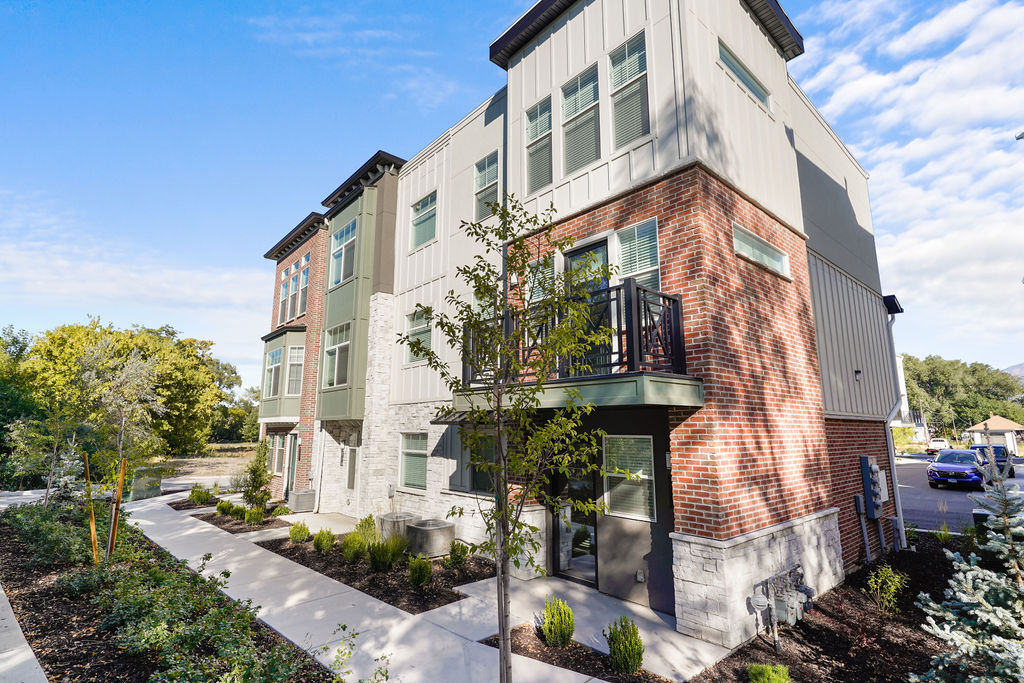 Current Townhomes in Ogden, UT - Foto de edificio