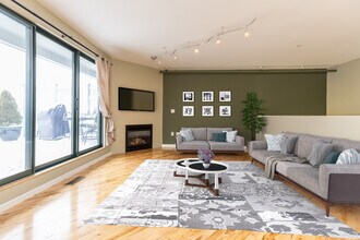 210 Broadway, Unit 404 in Everett, MA - Building Photo - Building Photo