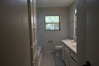 212 Summit Dr in Conroe, TX - Building Photo - Building Photo
