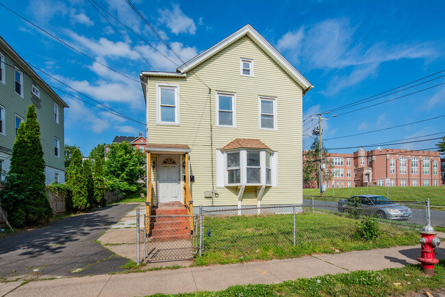 342 High St in New Britain, CT - Building Photo - Building Photo