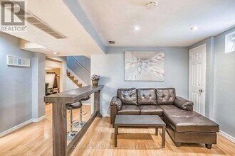 5335 Flatford Rd in Mississauga, ON - Building Photo - Building Photo