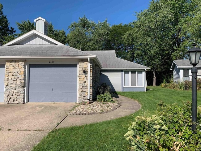 4423 Brookshire Cir in Fort Wayne, IN - Building Photo - Building Photo