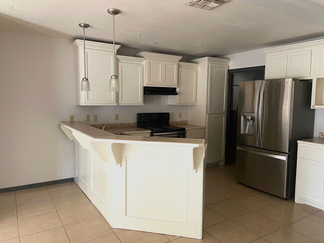 1209 W Kiwi Ave in Pharr, TX - Foto de edificio - Building Photo