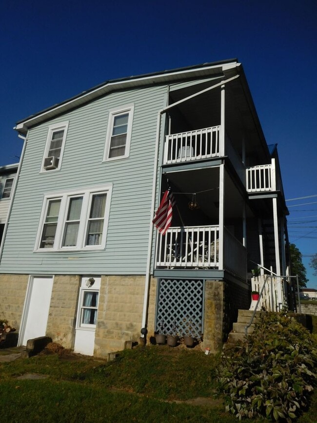 319 Fairview Ave in Waynesboro, PA - Building Photo - Building Photo