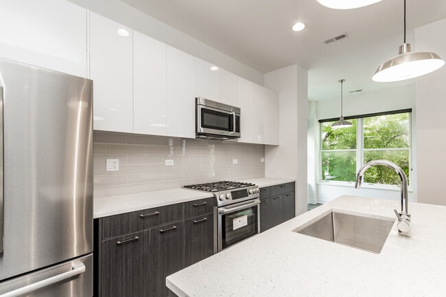 2422 N Orchard St, Unit APT 4 in Chicago, IL - Building Photo - Building Photo