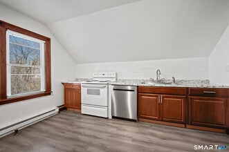 225 Winthrop St in New Britain, CT - Building Photo - Building Photo