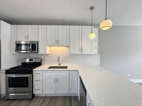 3842 N Janssen Ave, Unit 7C in Chicago, IL - Building Photo - Building Photo