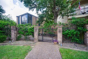 6311 Riverview Way in Houston, TX - Building Photo