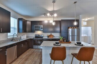 Burton Hills in Arden, NC - Foto de edificio - Interior Photo