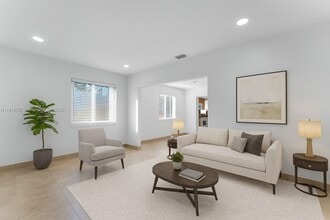 9101 SW 34th St in Miami, FL - Foto de edificio - Building Photo