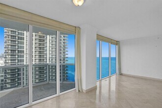 4775 Collins Ave in Miami Beach, FL - Building Photo - Building Photo