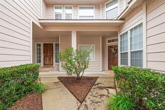 18 W Greenhill Terrace Pl in Spring, TX - Foto de edificio - Building Photo