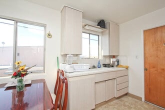 1905 E Florida St in Long Beach, CA - Building Photo - Building Photo