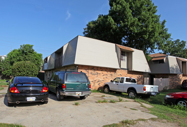 3251 Kabel Dr in New Orleans, LA - Foto de edificio - Building Photo