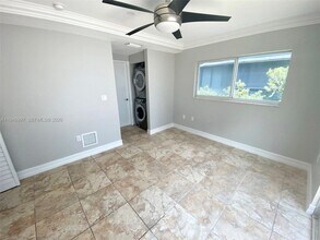 235 SW 17th Rd, Unit 101 in Miami, FL - Building Photo - Building Photo