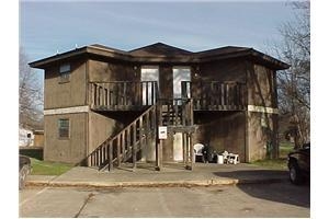 100 N Frost St in New Boston, TX - Foto de edificio - Building Photo