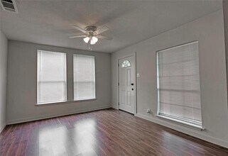302 NW 14th St in Grand Prairie, TX - Building Photo - Building Photo