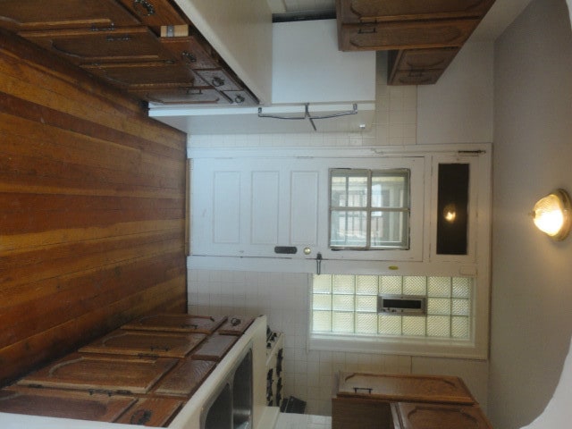 property at 2542 W Summerdale Ave
