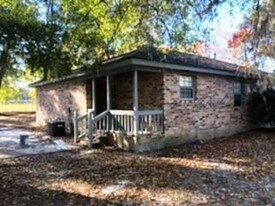 1028 Ash St Ext in Springfield, GA - Building Photo